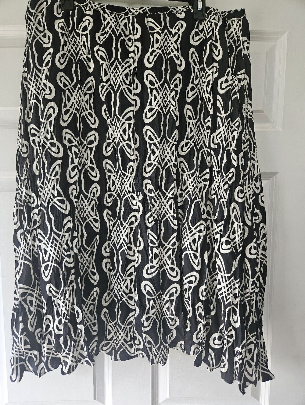 Chico's Black and White 100% SILK Circle-Print Skater Skirt